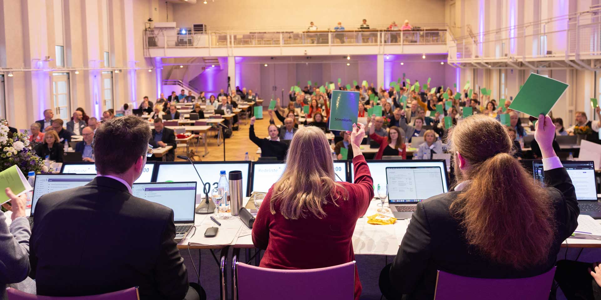 Die Landessynode der ELKB ist zu ihrer konstituierenden Tagung in Bayreuth zusammengekommen. Bis zum 26. März treffen sich 108 Synodale, um ihre Arbeit für die neue sechsjährige Amtsperiode aufzunehmen.