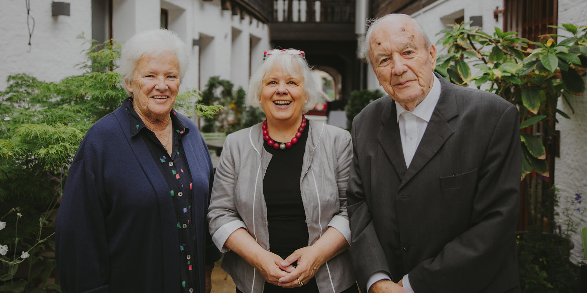 Die Präsidentin der Landessynode, Annekathrin Preidel (mitte) mit ihrer Amtsvorgängerin Heidii Schülke (li) und Amtsvorgänger Dieter Haack (re) 